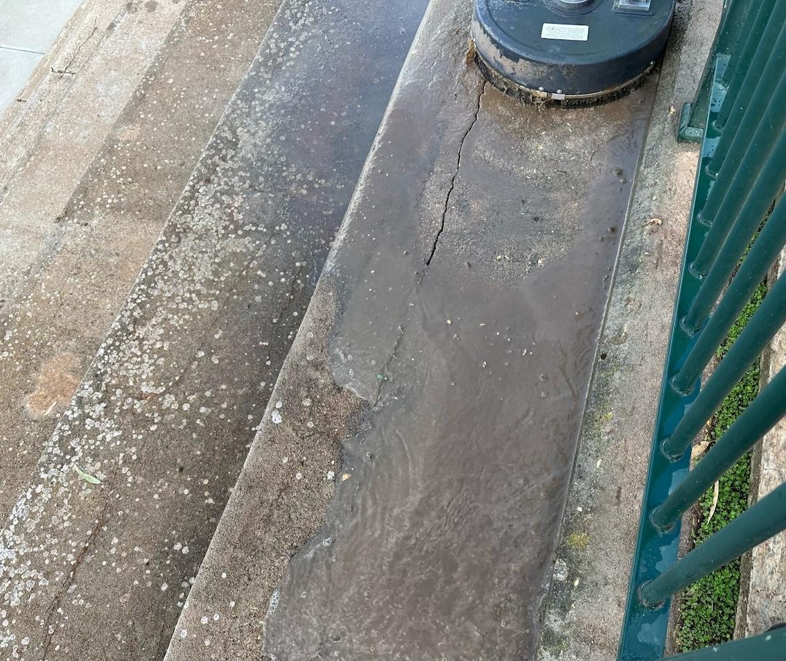 Gallery image 2 - /SA Regional Line Marking/Pressure Washing/pressure_washing_4387.jpeg